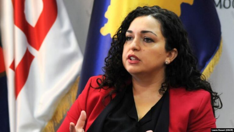 Vjosa Osmani flet për BBC: Edhe unë kam qenë refugjate. I presim afganët me zemërgjerësi