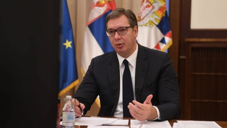 Vuçiç nesër e takon Macronin në Paris, Kosova temë diskutimi