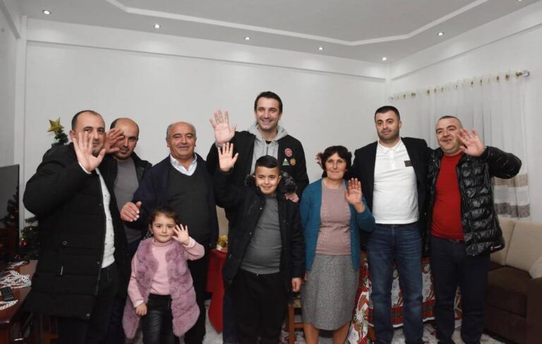 Veliaj: “Kemi akomoduar mbi 150 familje, do vijojmë me të tjerat. 2021 do të jetë viti i ringritjes”
