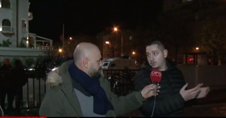 Arrestimi i gazetarit të Ora News, rrëfehet i riu që ishte pranë tij: Efektivët nuk e lanë që të identifikohet