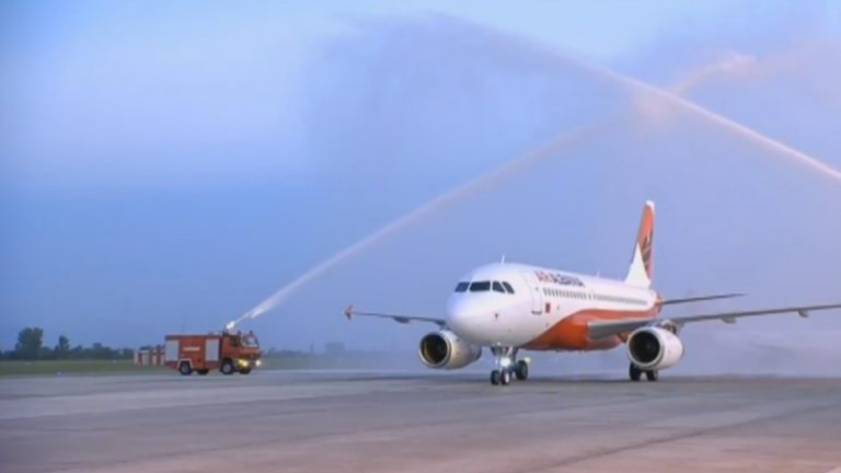 Maska e detyrueshme, aeroporti i Rinasit njofton 15 fluturime sot