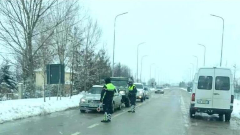 Termometri shënon -11°, si paraqitet gjendja e rrugëve në Korçë