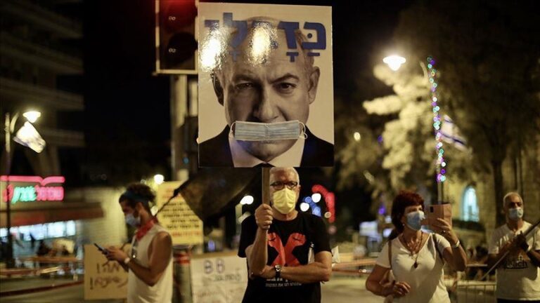 Shpërthejnë qytetarët, dalin në protestë: Kryeministër i krimit, ik në shtëpi
