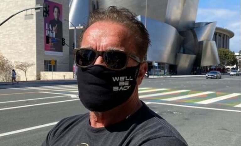 “Ejani me mua nëse doni të jetoni”: Arnold Schwarzenegger merr vaksinën Covid-19