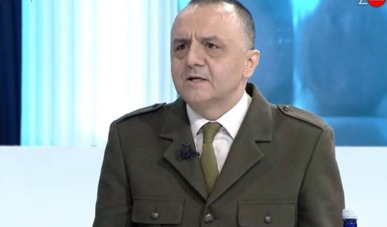Artan Lame tregon dashurinë për xhaketat ushtarake: I blej lirë, më japin pushtet! Rama mbase më ka zili