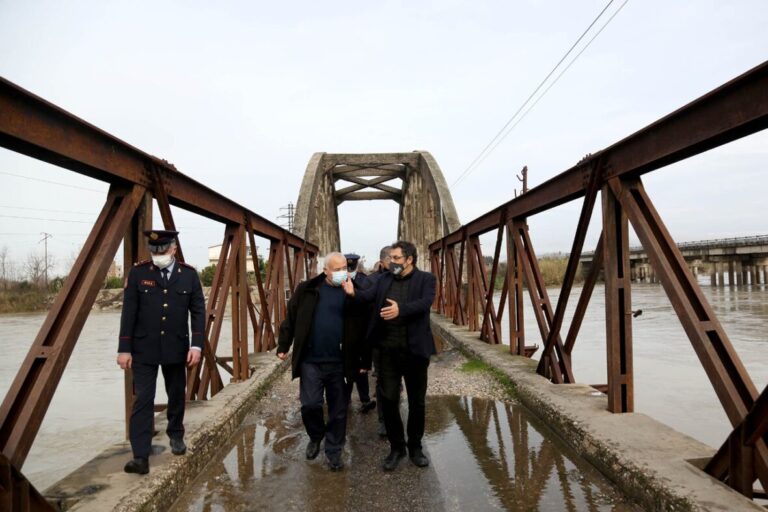Ministri Çuçi nga Ura e Mifolit: Në Vjosë situata e stabilizuar, FNSH të jetë në gatishmëri