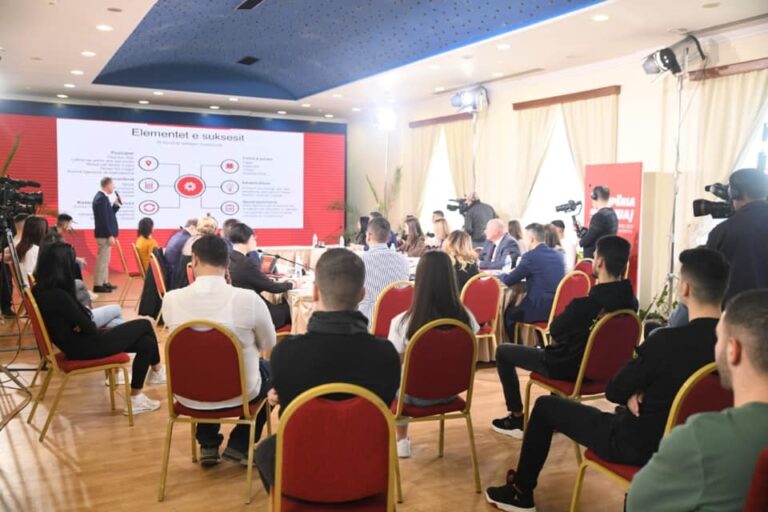 Forumi ekonomi i LSI në Durrës, Berinda Bulku: Qeveria duhet të jetë partnere me biznesin, jo gjobvënse dhe xhelate