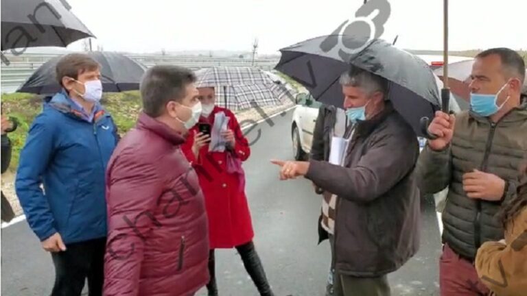 Toka është buka jonë/Protesta për truallin ku do të ndërtohet spitali i Fierit, kreu i Bashkisë takim me pronarët