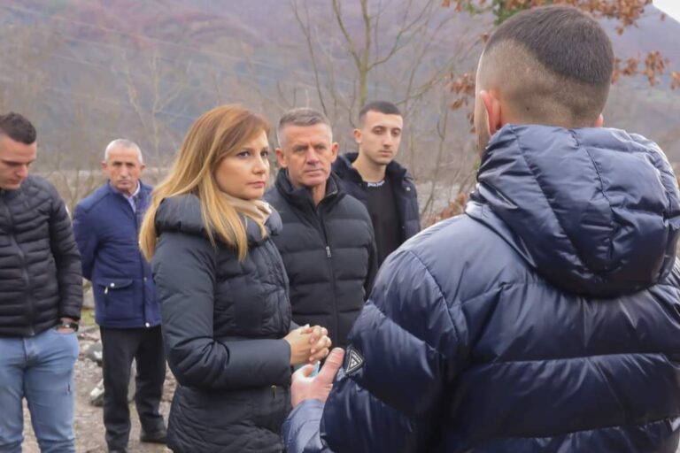 Tabaku: Banorët në Zall-Bastar rrezikojnë jetën për një urë