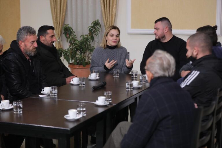 Kryemadhi: Janë rritur taksat për të varfrit, janë zeruar për të pasurit