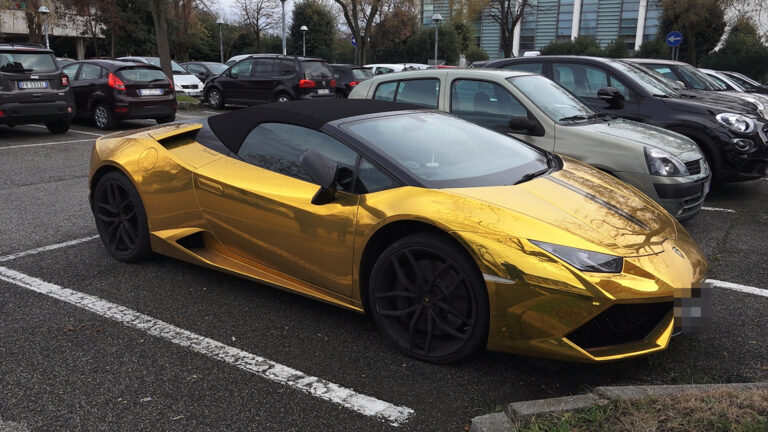 Bëri 1609 kilometra me Lamborghini prej ari vetëm për të gjetur dhe kërcënuar ish-in, arrestohet 36-vjeçari