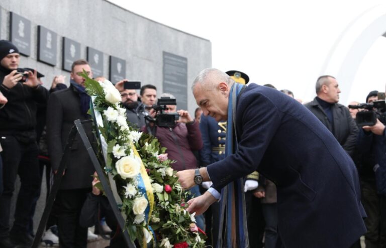 Përvjetori i Masakrës së Reçakut, Presidenti Meta: Gjaku dhe sakrificat e martirëve dhe heronjve të kombit nuk do të harrohen kurrë