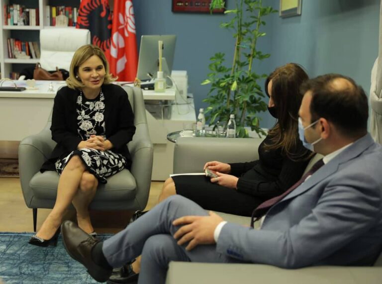 Takimi me Komisionerin për Mbrojtjen nga Diskriminimi, Kryemadhi: Do rivendosim të drejtën pas 25 prillit