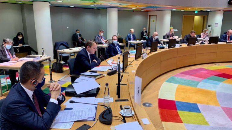 Varhelyi në Këshillin Europian: Theksoj nevojën për të siguruar qasje të shpejtë të vaksinave për rajonin e Ballkanit Perëndimor