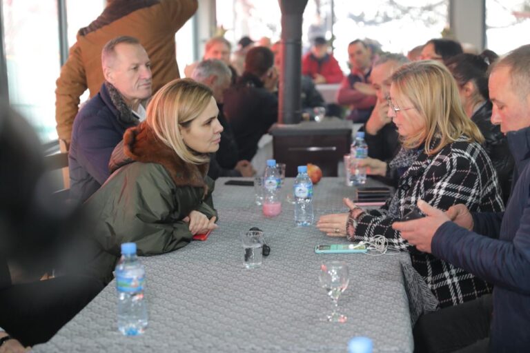Përmbytjet në Shkodër, Kryemadhi takon Voltana Ademin: Qeveria të rishikojë buxhetin