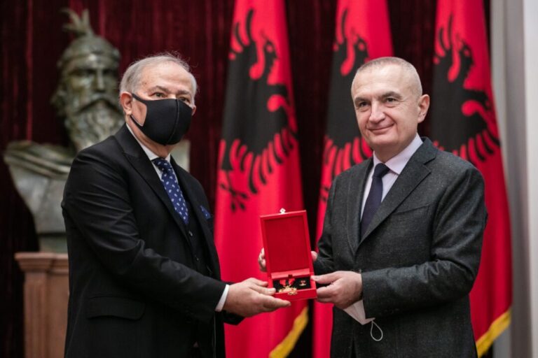 Meta dekoron dirigjentin Blerim Narazani si ”Mjeshtër i Madh”: Kontribut për ruajtjen dhe promovimin e trashëgimisë kulturore kombëtare