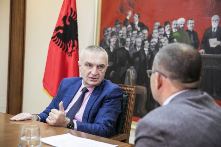 Presidenti Meta: SPAK të nisë menjëherë hetimet për të gjithë zyrtarët e sekserët shqiptarë