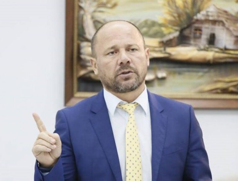 Tomorr Alizoti drejtues politik i PD në Berat, Xhelal Mziu në Dibër