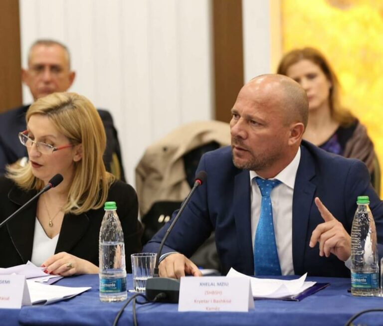 Basha i beson Xhelal Mziut një nga qarqet më problematike, zyrtarizohet zona që do të drejtojë ish-kryebashkiaku i Kamzës