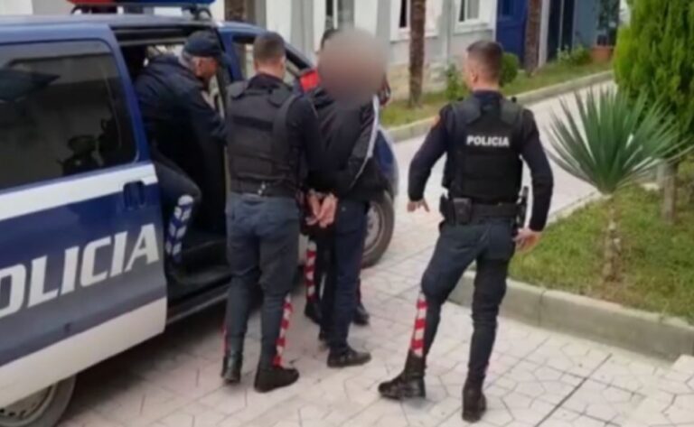 Transportonte 12 emigrantë të paligjshëm, arrestohet 28-vjeçari