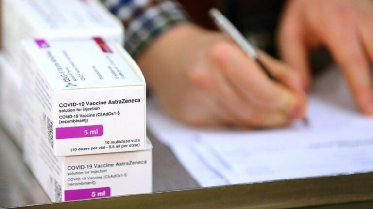 Britania nis sot vaksinimin me AstraZeneca, gjysmë milionë doza janë gati për përdorim