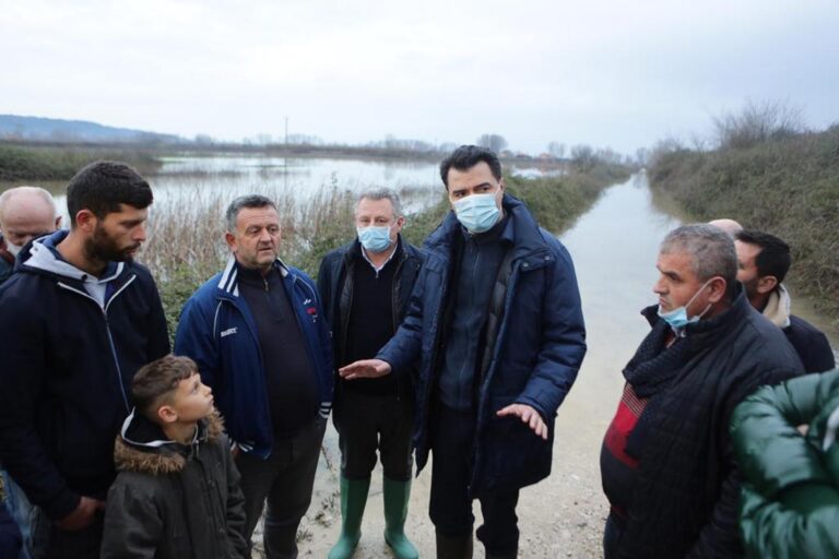 Të izoluar nga përmbytjet në Torovicë, banorët-Bashës: Askush në qeveri s’ka pyetur për ne