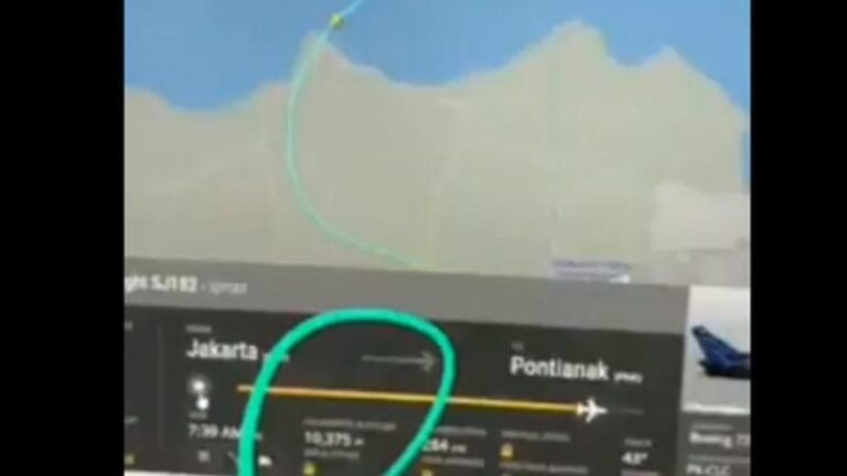 Radari tregon momentin kur avioni në Indonezi fillon të humb lartësinë, për 60 sekonda bie në 3 mijë metra