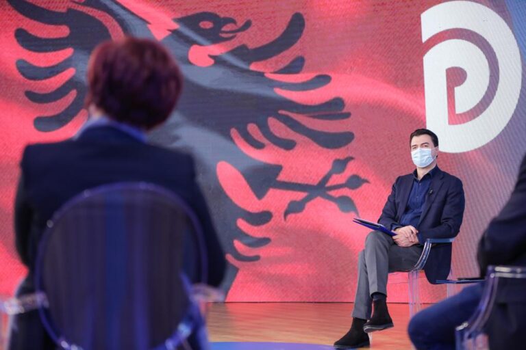 Basha: Nuk prezantuam program mrekulli, por rimëkëmbje. Me planin tonë fiton Shqipëria