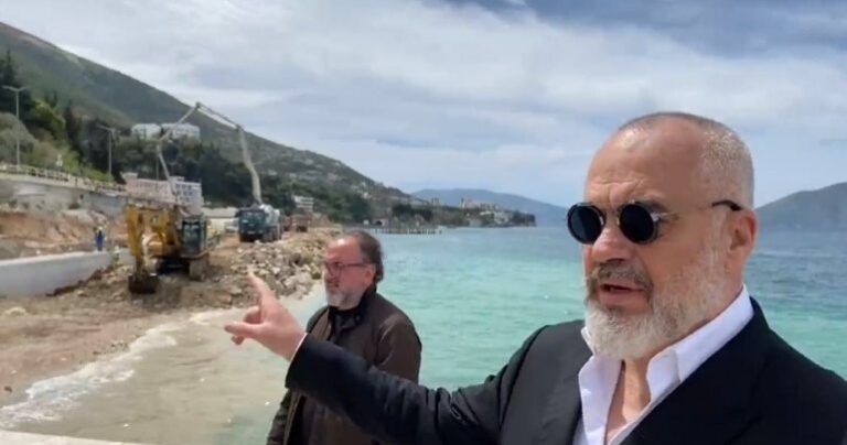 “Asfalti elektoral” grabit pronat e banorëve në Vlorë
