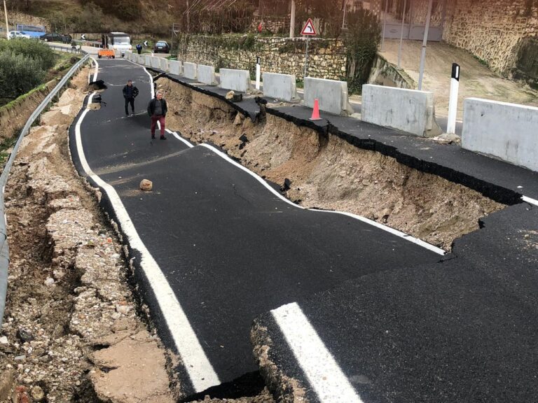 Shkatërrimi i rrugës në Borsh, pas nisjes së hetimeve nga KLSH Rama mbron Salillarin