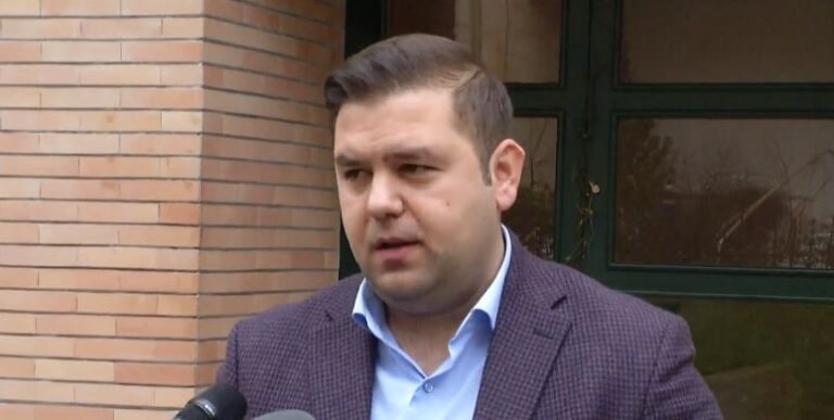 Kryeministri ndalon LSI të bëjë fushatë, gjobit ish-deputetin në Korçë