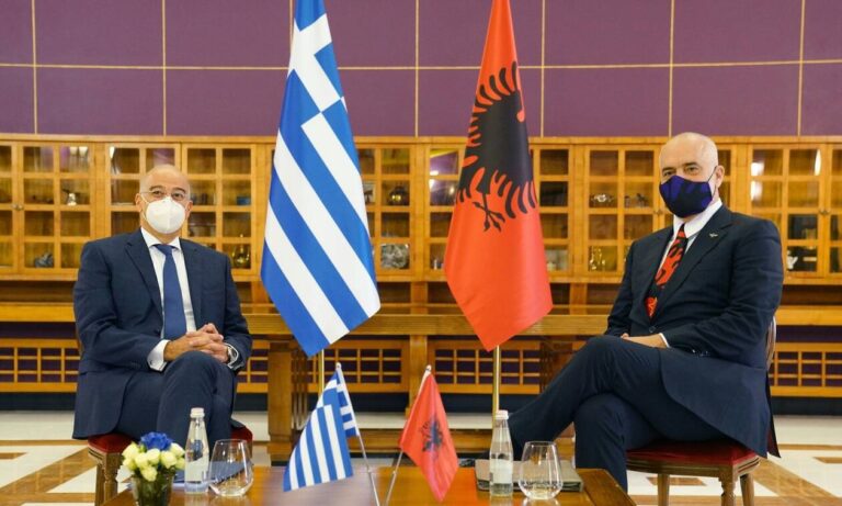 Ministri i Jashtëm grek, bisedë telefonike me Ramën. Kryeministria hesht