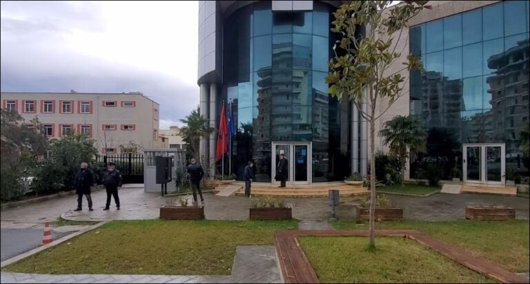 U akuzuan se lejuan kanabisin, Apeli rikthen në detyrë ish-shefin e komisariatit Himarë e Krimeve