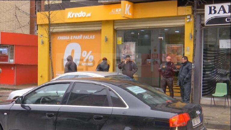 Grabitet me armë filiali i një institucioni financiar privat në Tiranë! Kërcënohen punonjësit dhe merret një shumë parash