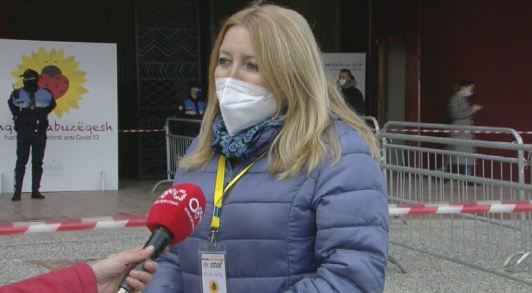 Vaksinimi i mjekëve, ekspertja e ISHP: Po funksionojmë me 15 postacione, nuk ka pasur efekte anësore