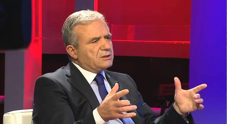 Panik te qytetarët…nga vaksinimi i trukuar, i ngadaltë, pa transparencë…