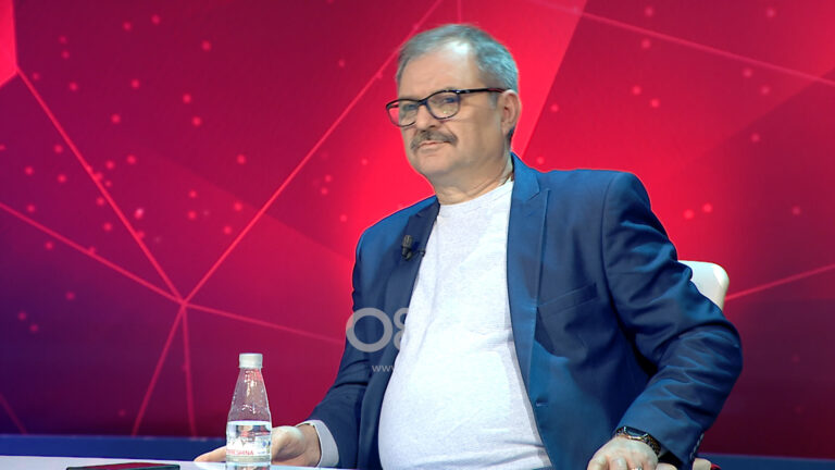 Ironia e gazetarit: Sa u pagua Nano të presë thonjtë e paprerë të Edi Ramës?