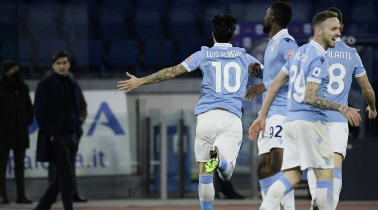 Lazio shkatërron Romën në derbi, Luis Alberto shkëlqen me dopietë (VIDEO)