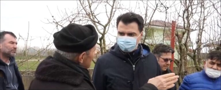 “Zoti na ndihmoftë, se për shtetin jemi të vdekur”, Basha pranë banorëve të përmbytur në Sukth