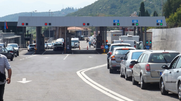 Mali i Zi hap rrugën për shqiptarët, nga sot mund të kaloni pa test COVID-19
