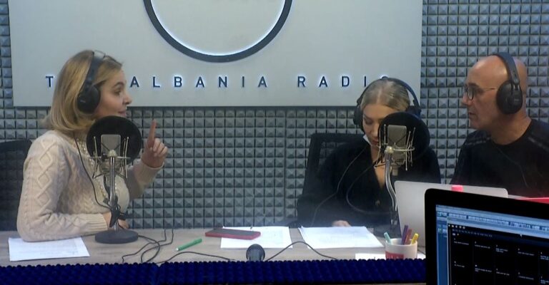 Kryemadhi sondazh live në Top Albania Radio: 2 në 3 persona votojnë LSI. Më 25 prill marrim 40 mandate