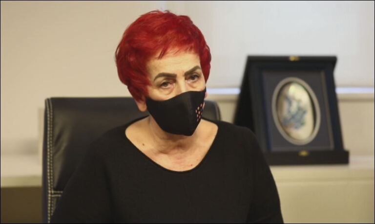 Politika e sëmurë dhe shpresa tek doktorët
