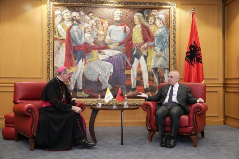 Presidenti Meta pret në takim Nuncin Apostolik, Imzot Luigi Bonazzi