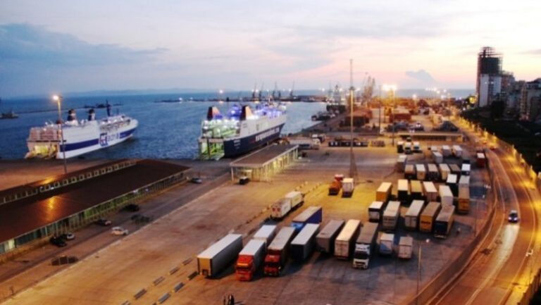 Aksident i rëndë në portin e Durrësit, trajleri përplas për vdekje punonjësen 25-vjeçare
