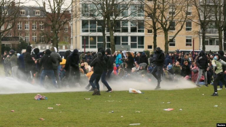 Protesta kundër masave anti-covid, kryeministri holandez Rutte dënon dhunën