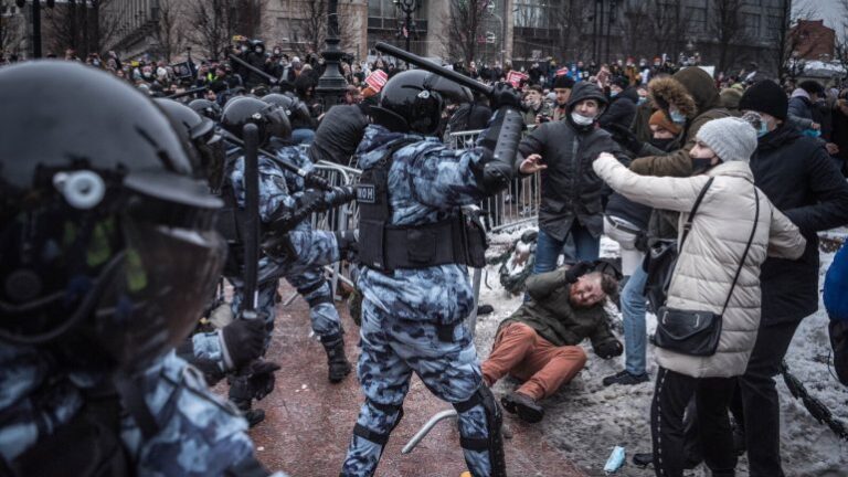 Ndër protestat më të mëdha kundër Putin, deri më tani 3 mijë persona të ndaluar në Rusi