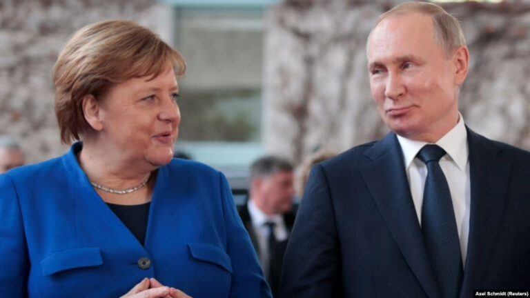 Putin-Merkel diskutojnë mundësinë e prodhimit të përbashkët të vaksinave
