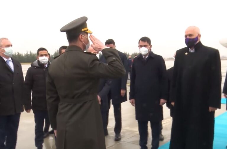 Rama mbërrin në Ankara: Do hapim një kapitull të ri bashkëpunimi (VIDEO)