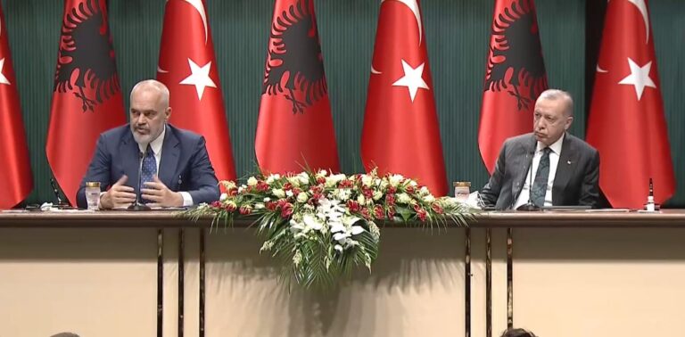Spitali rajonal i Fierit brenda 3 muajsh/ Rama: Bast i madh! Erdogan: Është grimcë për ne
