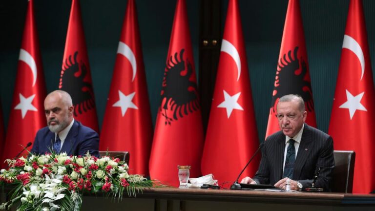 Rama-Erdogan në Ankara, “u mbars mali dhe polli një mi”